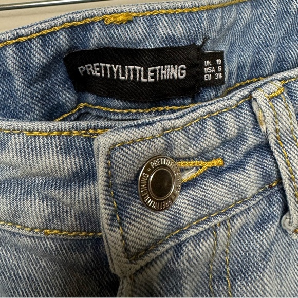 PrettyLittleThing light blue wash long leg jeans with raw hem- size 6 - Picture 4 of 10